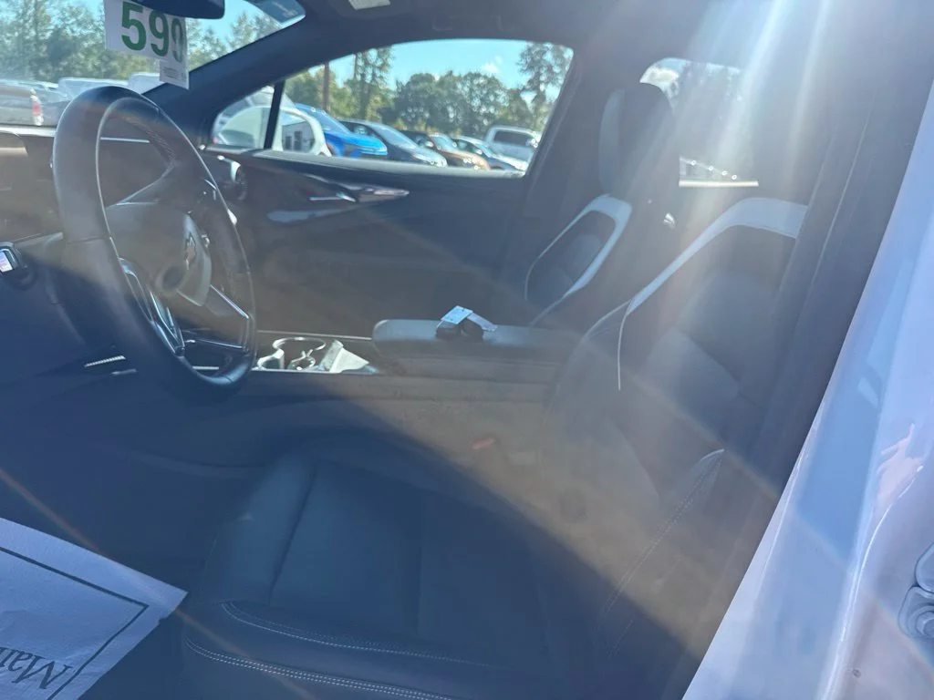 Used 2024 Summit White Chevrolet LT image 9