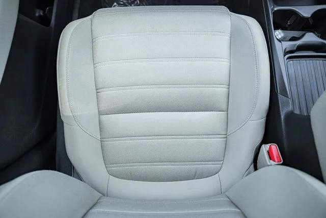 Used 2022 White Honda EX image 31
