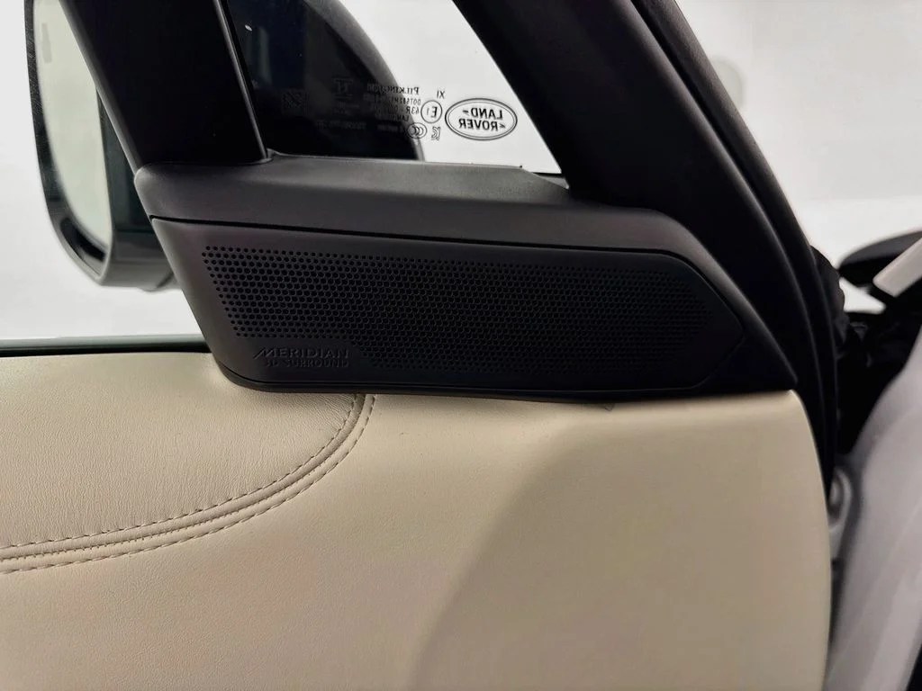 New 2027 Fuji White Land Rover SE image 19