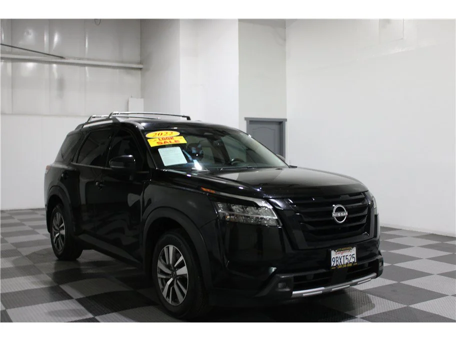 Used 2022 Super Black Nissan SL image 3