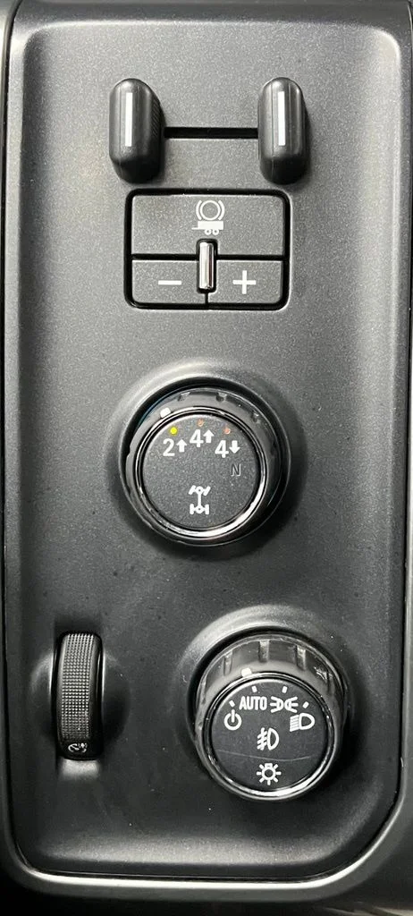 Used 2018 White Chevrolet LTZ image 32
