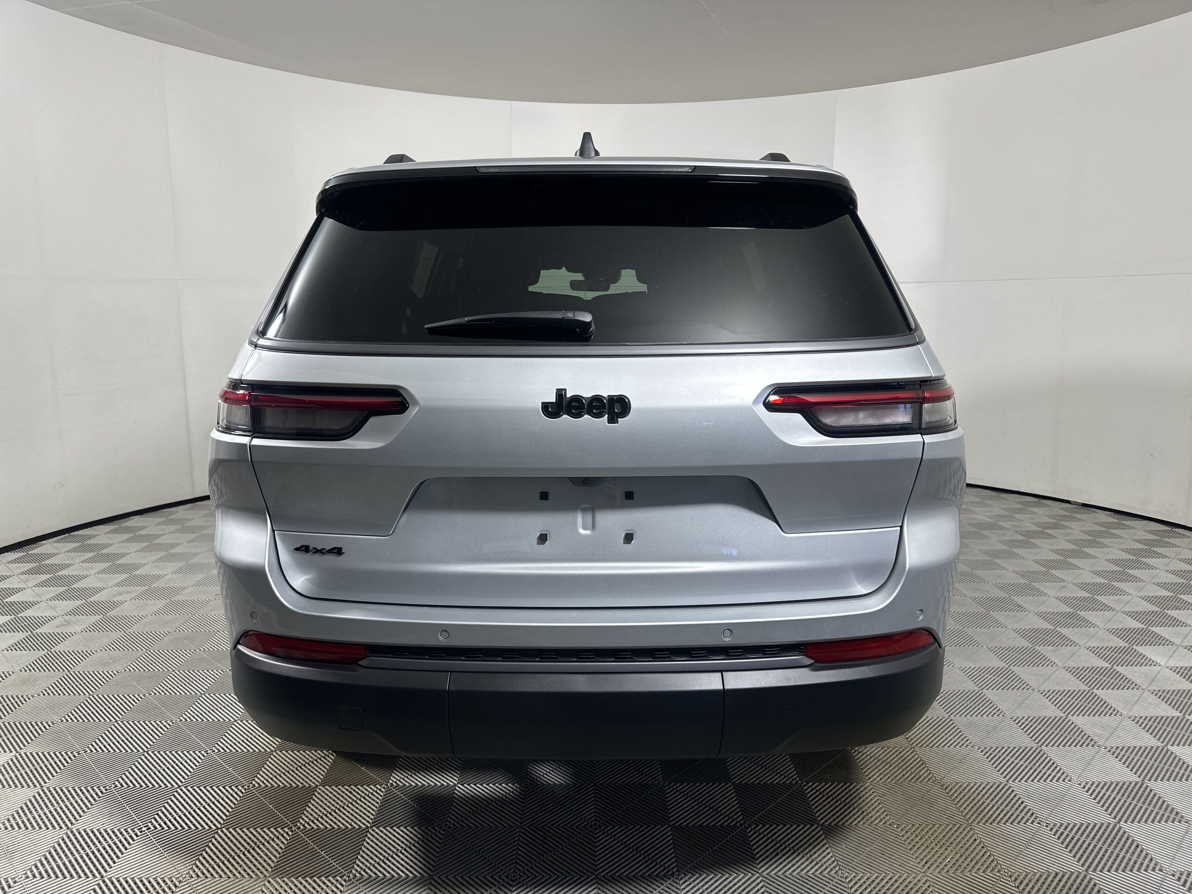 New 2026 Silver Zynith Jeep Laredo Altitude image 6