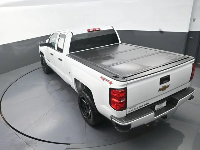 Used 2016 White Chevrolet Custom image 16