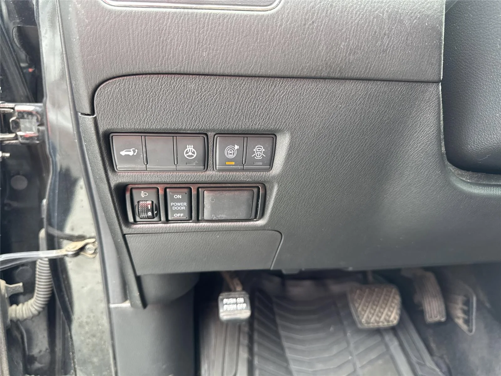 Used 2019 Super Black Nissan Platinum image 28