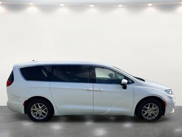 Used 2023 White Chrysler Touring L image 13