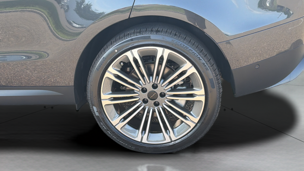 New 2026 Carpathian Grey Land Rover SE image 17