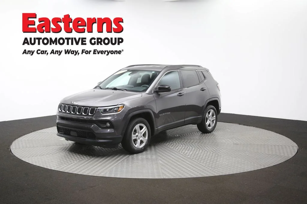 Used 2024  Jeep Latitude image 54