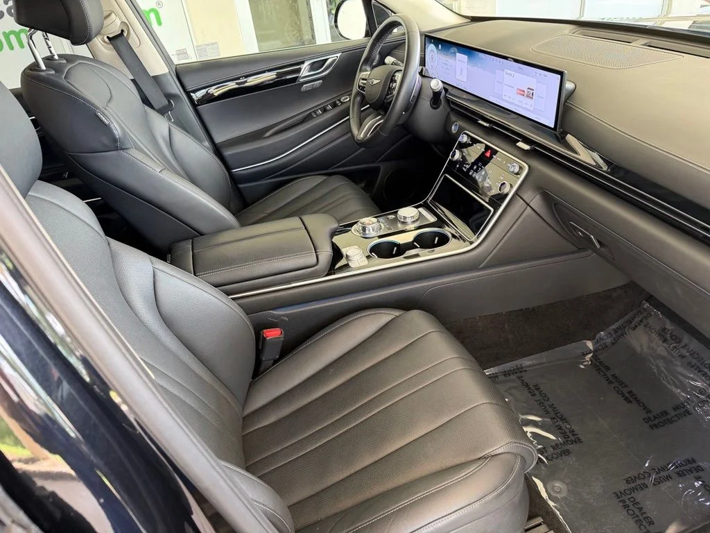 Used 2025 Black Genesis 2.5T image 24