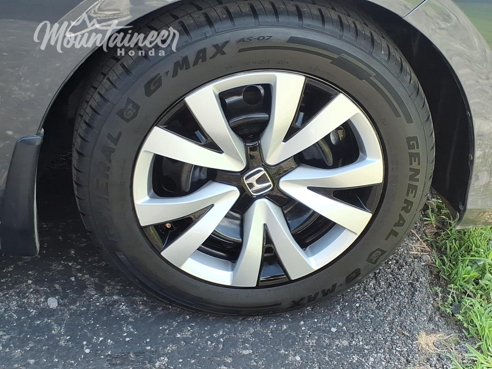 Used 2025 Meteorite Gray Metallic Honda LX image 11