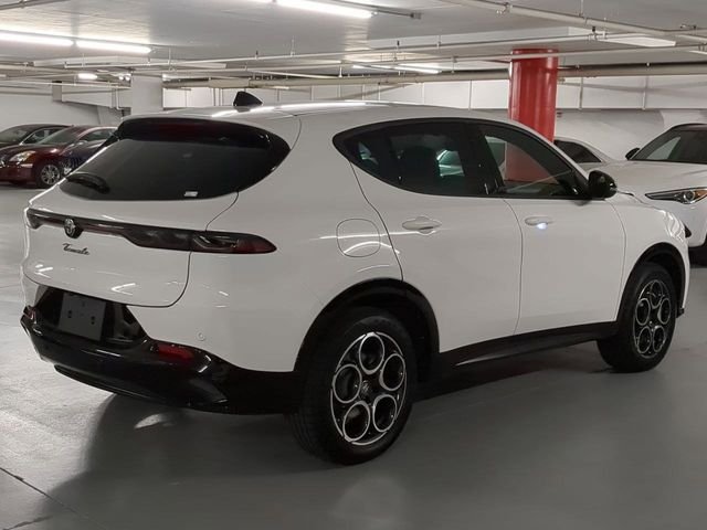 New 2025 Milano White Exterior Paint Alfa Romeo Base image 7