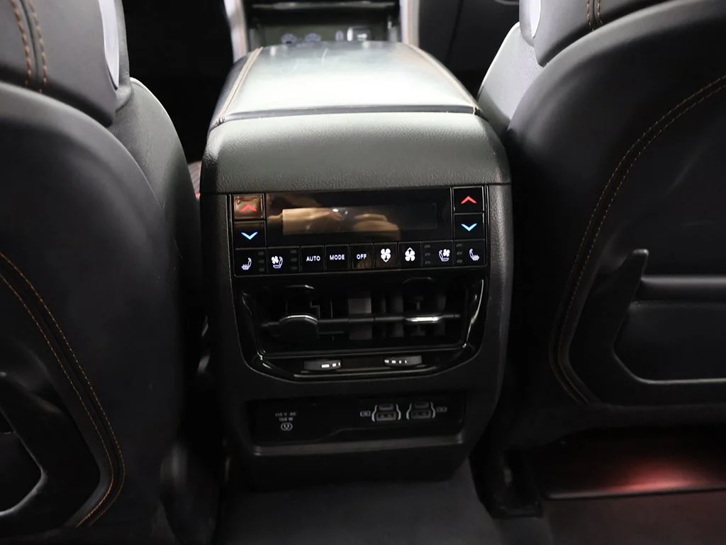 Used 2023 Diamond Black Jeep Summit Reserve image 72