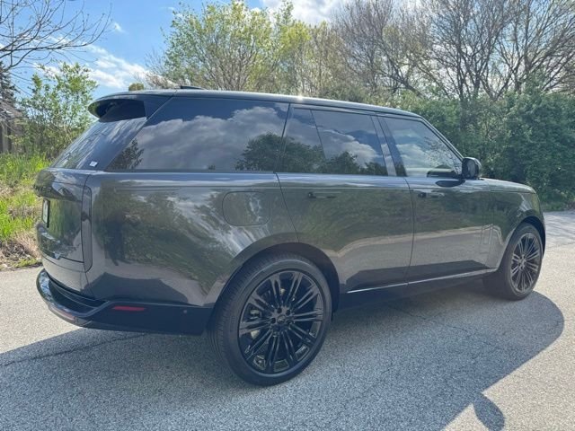 New 2026 Carpathian Grey Land Rover SE image 5