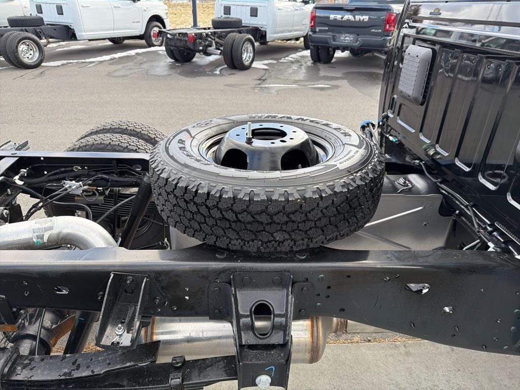 2026 RAM 3500 Chassis Big Horn - Photo 9