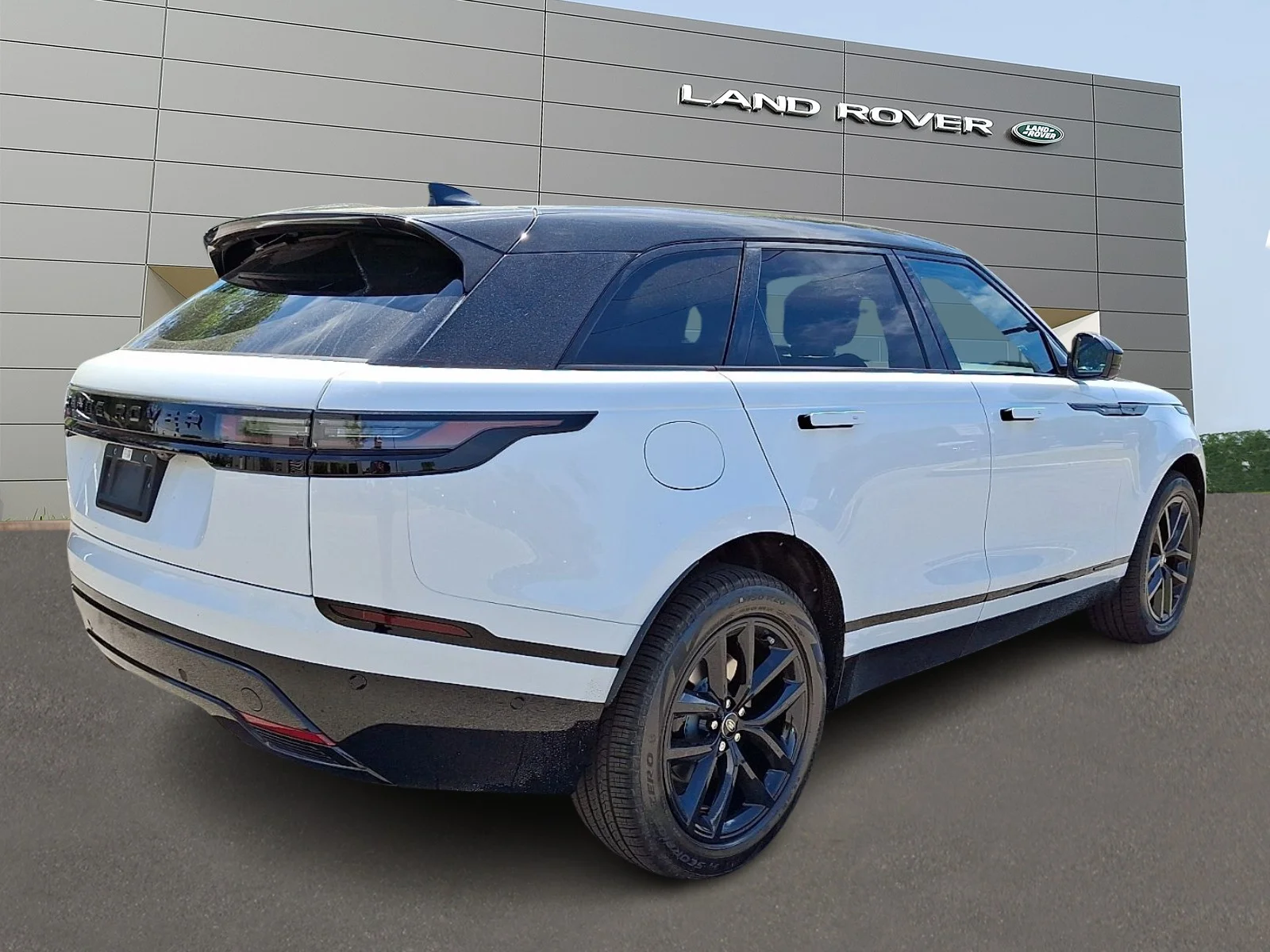 New 2026 Fuji White Land Rover Belgravia Edition image 2