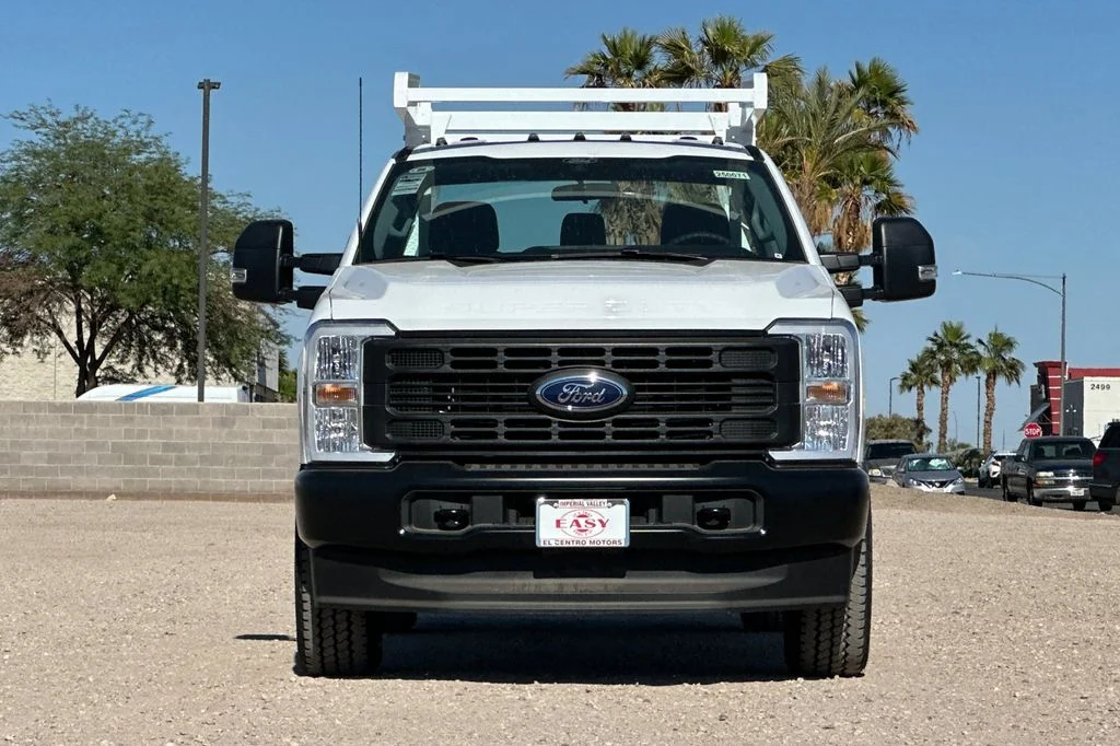 2025 Ford F-350 Super Duty Chassis Cab XLT - Photo 6