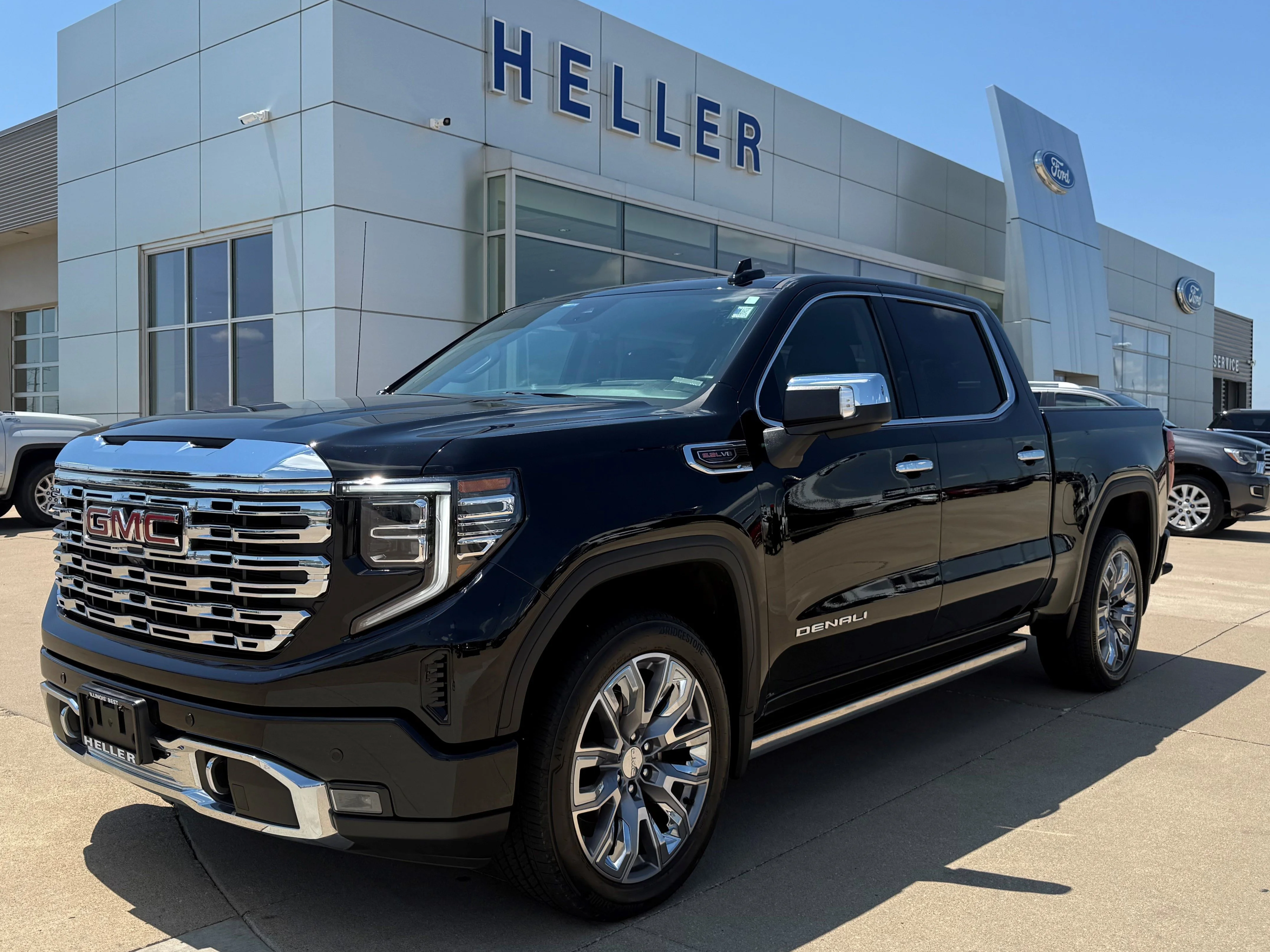 Used 2025 Onyx Black GMC Denali image 3