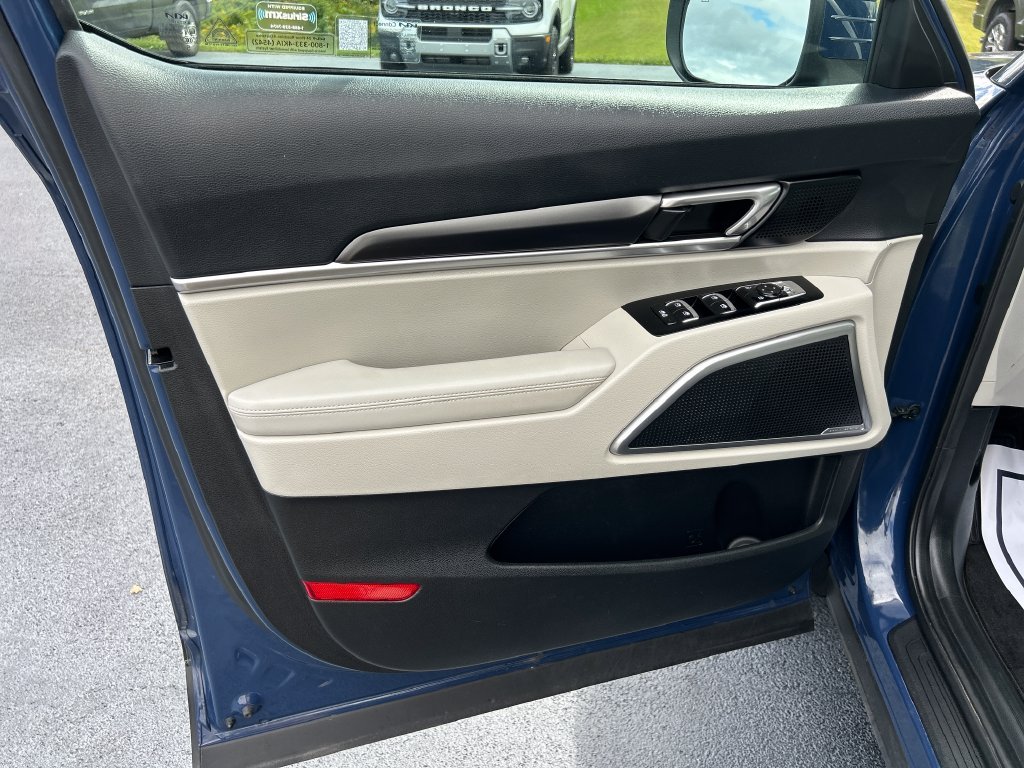 Used 2024 Black Kia S image 12