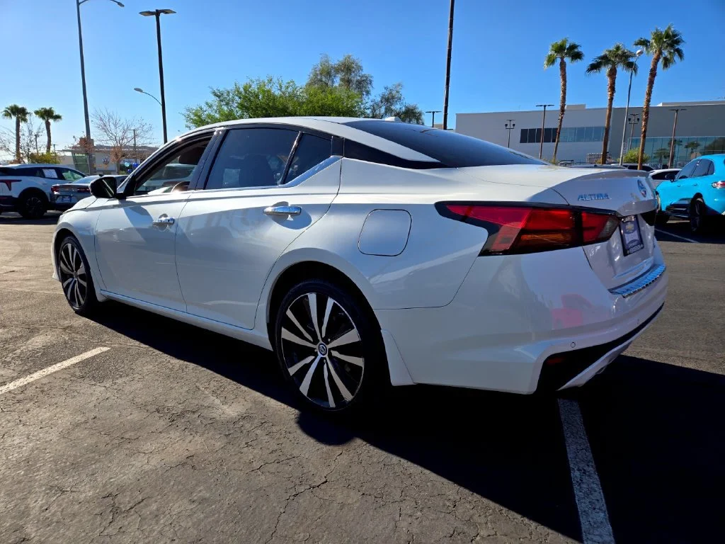 Used 2022 Pearl White Trico Nissan 2.5 Platinum image 4