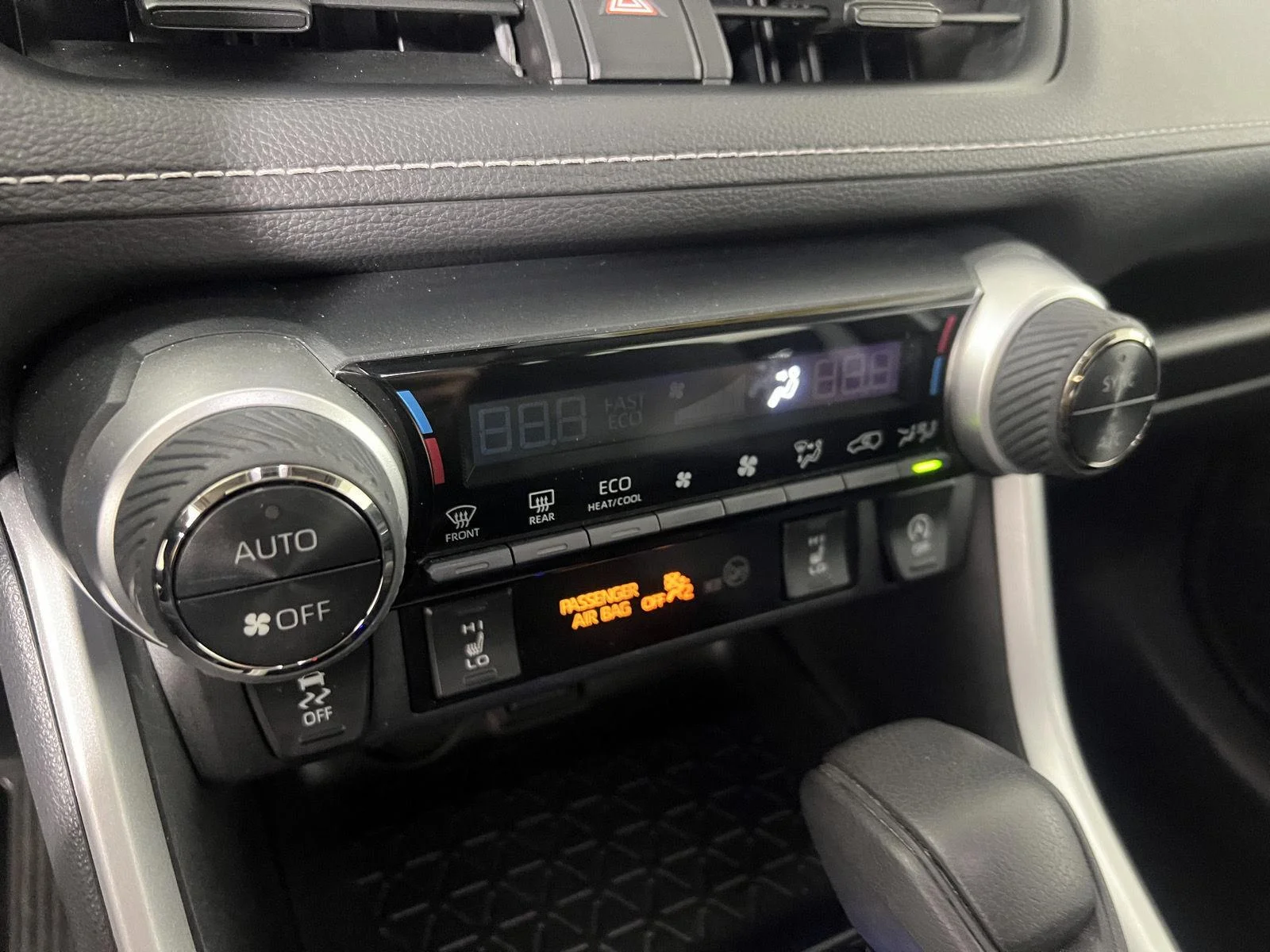 Used 2022  Toyota XLE image 29