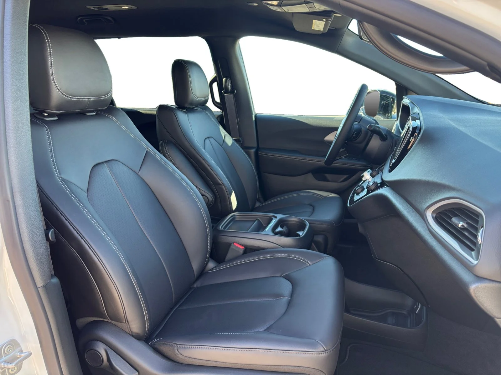 New 2027 BRIGHT WHITE Chrysler SXT image 17