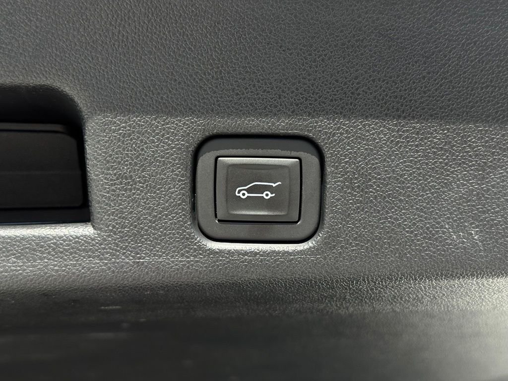 Used 2025 Black Buick Preferred image 17