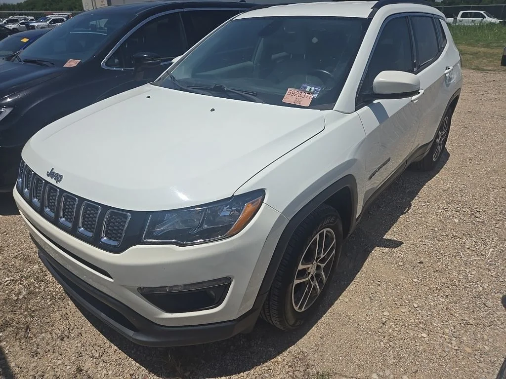 Used 2017 White Jeep Latitude image 1