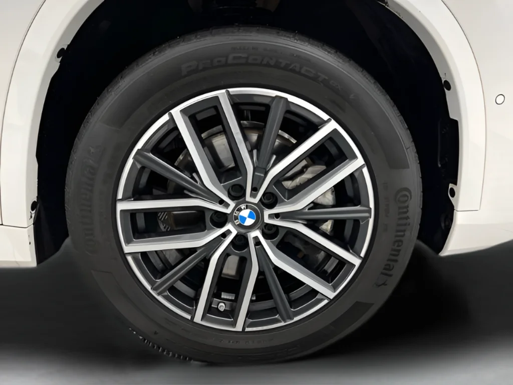 Used 2025 Alpine White BMW xDrive28i image 47