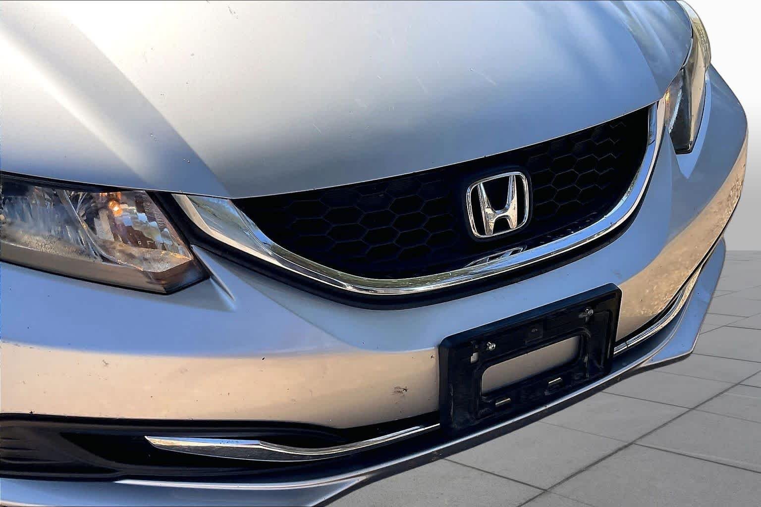 Used 2013 Alabaster Silver Metallic Honda LX image 24