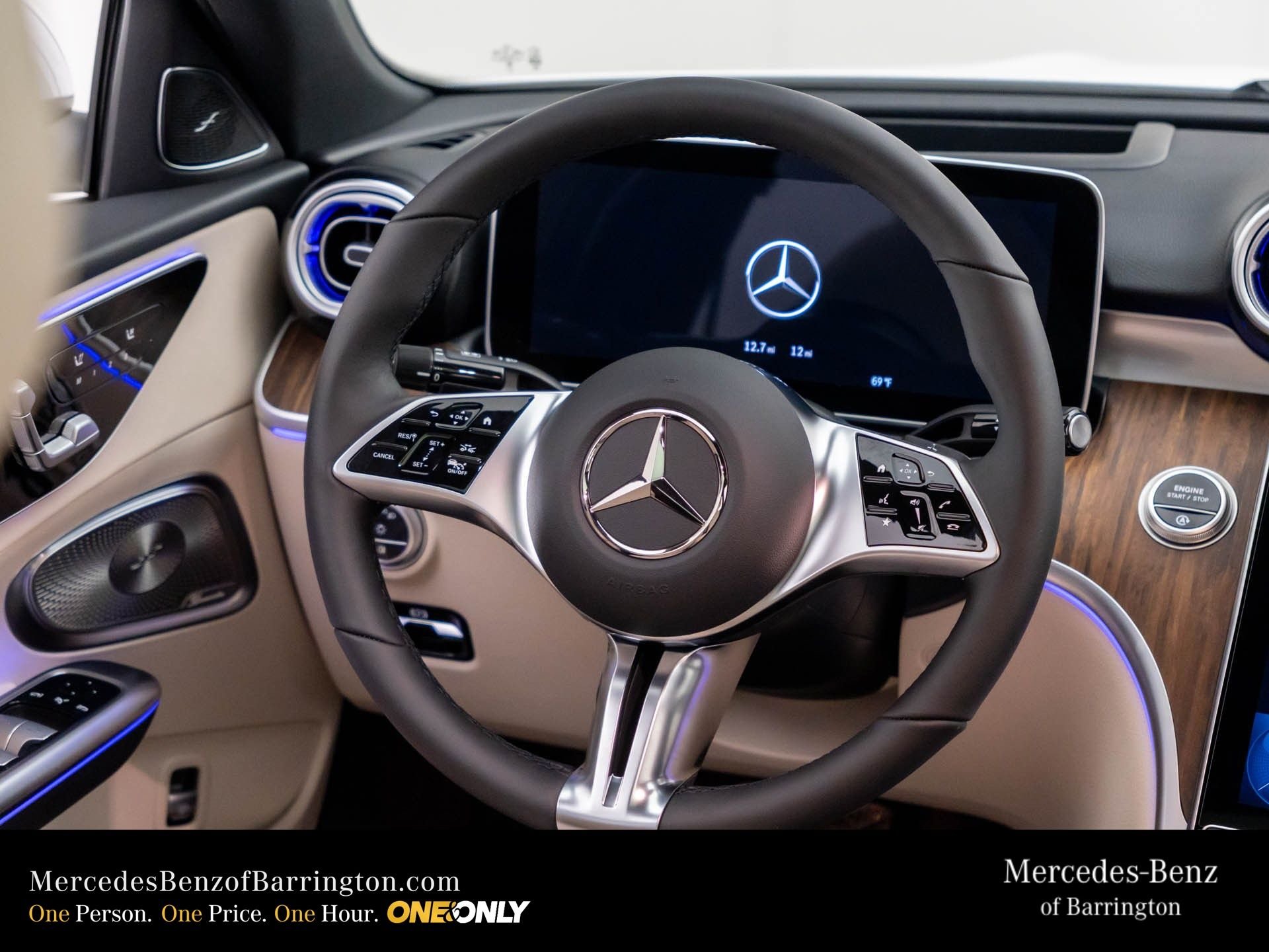 New 2026 MANUFAKTUR Moonlight White Metallic Mercedes-Benz C 300 image 12