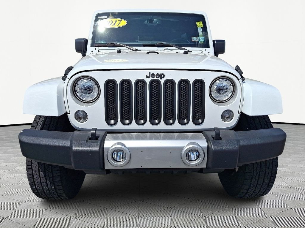 Used 2017 White Jeep Unlimited Sahara image 2
