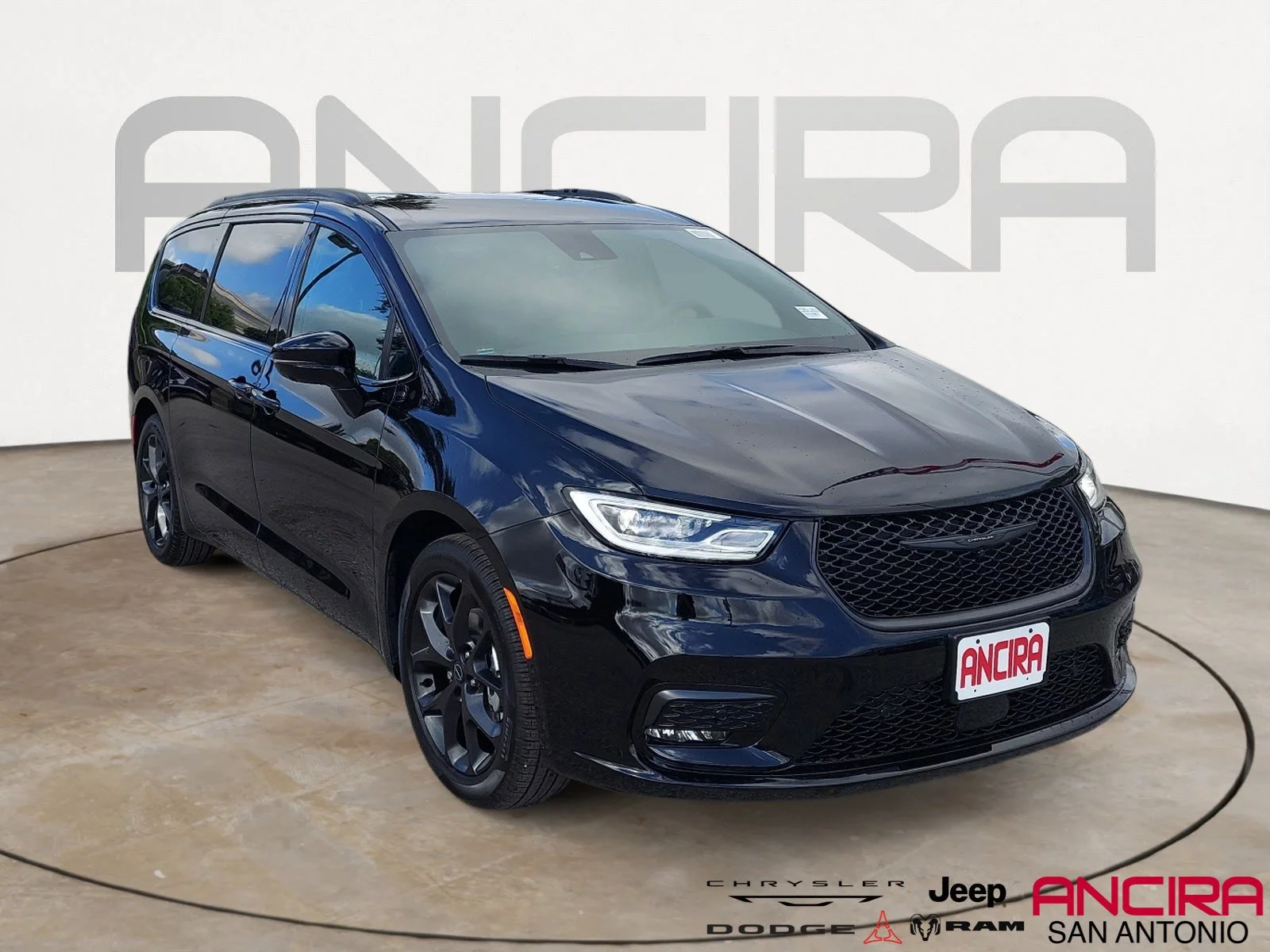 2026 Chrysler Pacifica Select's photo