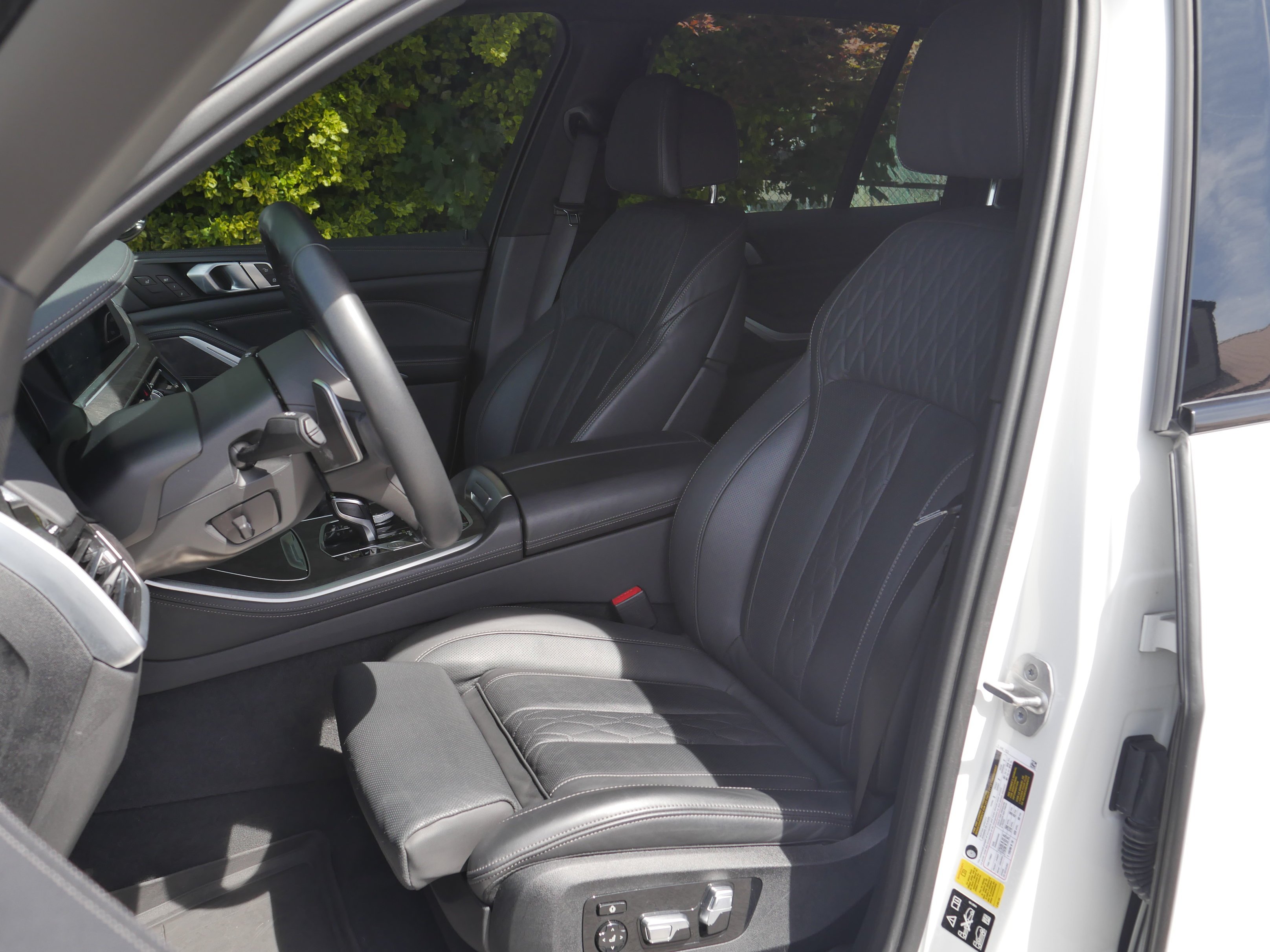 Used 2022 Alpine White BMW xDrive40i image 34