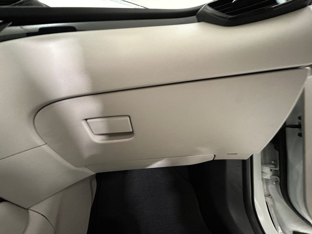 Used 2021 White Nissan SL image 24