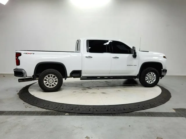 Used 2025 Summit White Chevrolet LTZ image 9