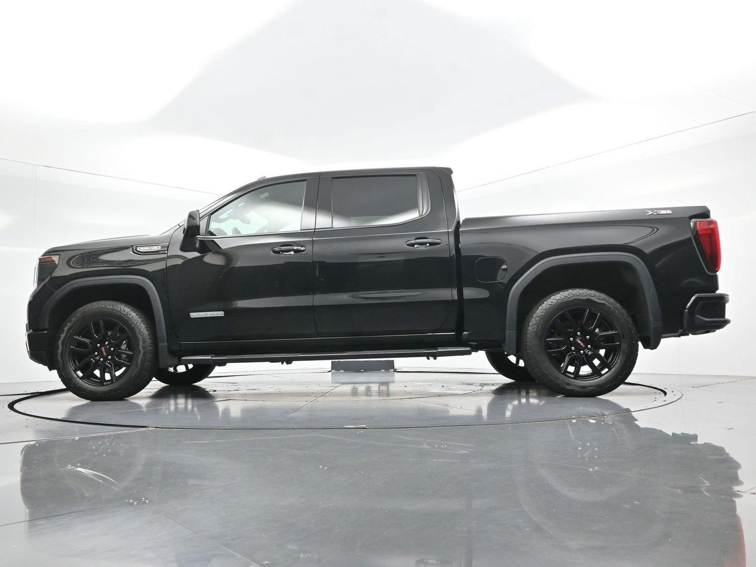 Used 2025 Onyx Black GMC Elevation image 43