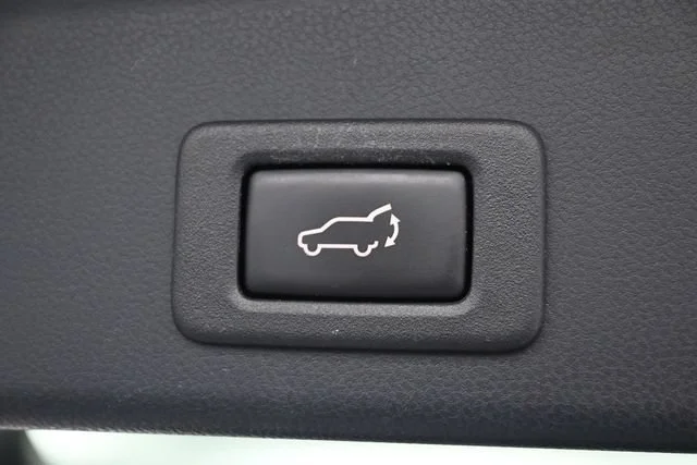 Used 2019 Crystal White Pea Subaru Limited image 25