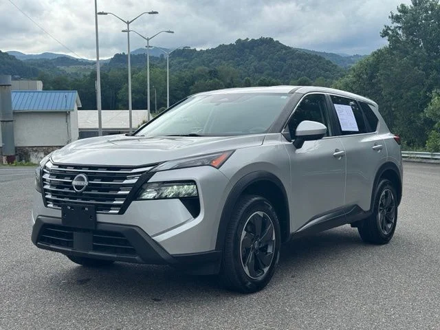 Used 2024 Silver Nissan SV image 3