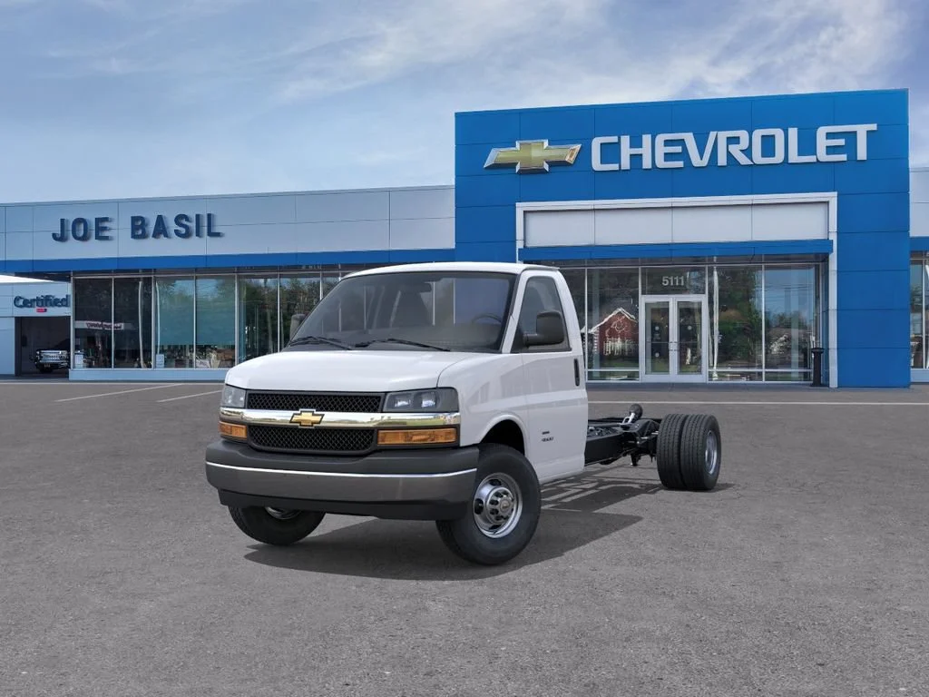 New 2026 Summit White Chevrolet 2WT image 8