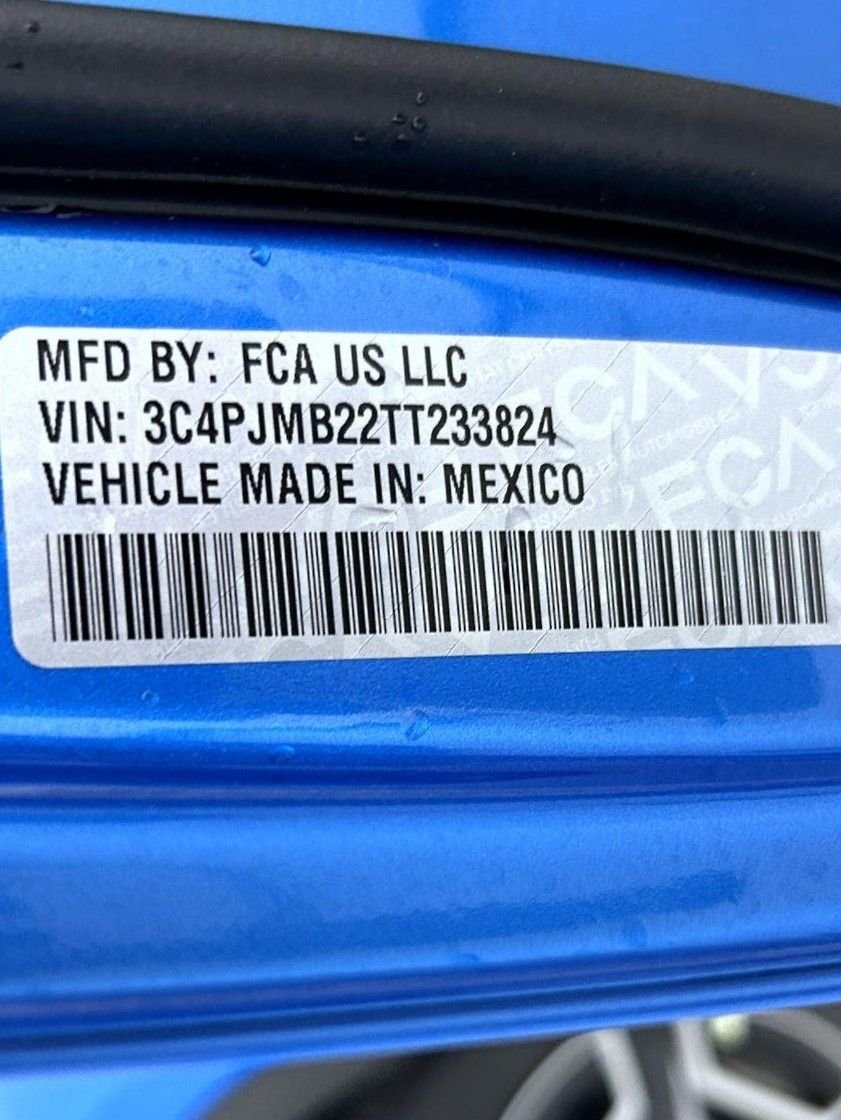New 2026 Hydro Blue Pearl-Coat Exterior Paint Jeep Limited image 26