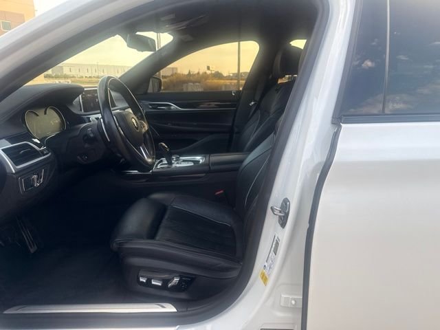 Used 2019 White BMW 750i image 10