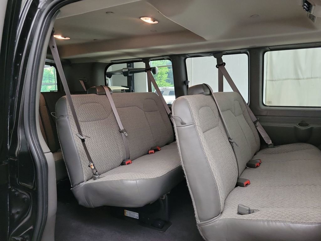 2025 GMC Savana Passenger LT - Photo 9