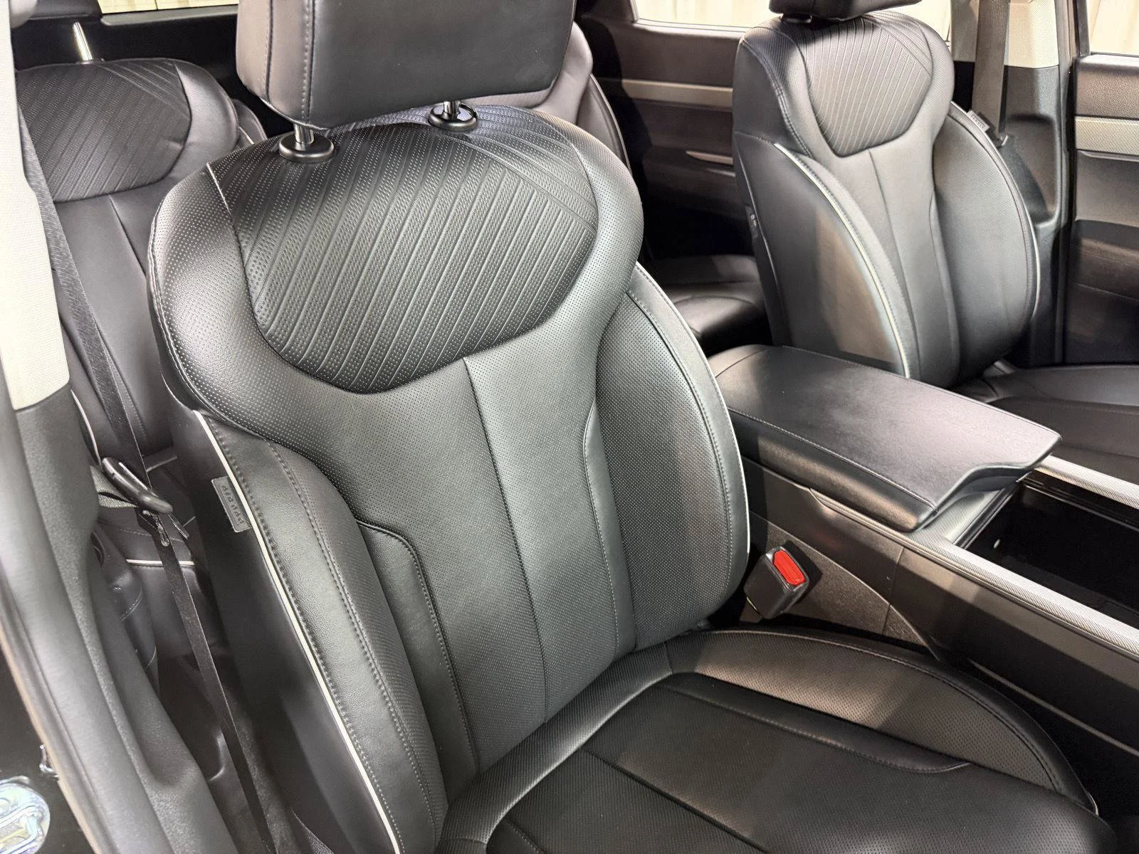 Used 2024 Black Hyundai XRT image 39