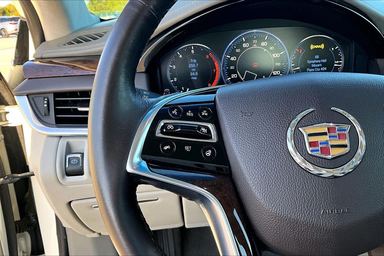 Used 2014 White Diamond Tricoat Cadillac Platinum image 21