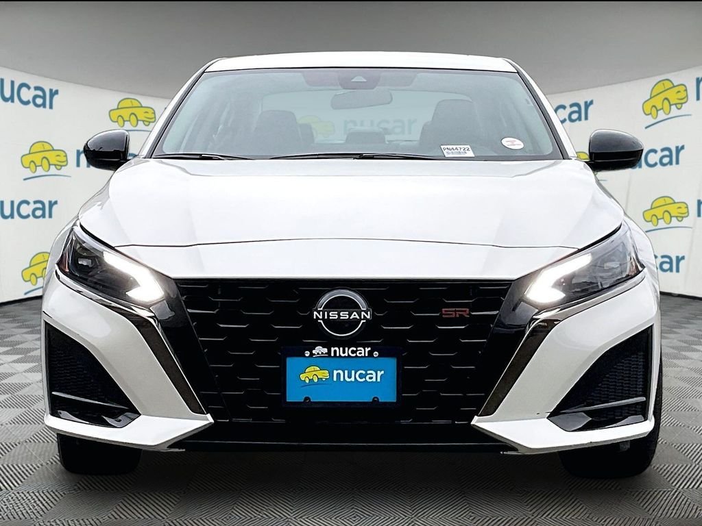 Used 2024 White Nissan 2.5 SR image 2