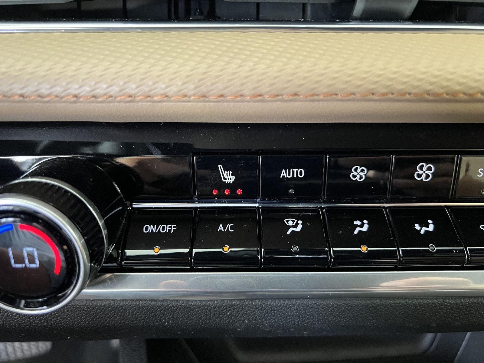 Used 2026 Polar White Tricoat Chevrolet AWD ACTIV image 16