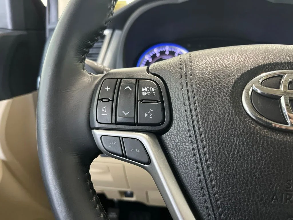 Used 2019 Red Toyota XLE image 7
