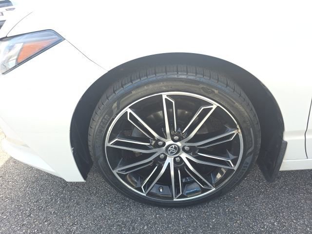 Used 2019 White Toyota XLE image 13