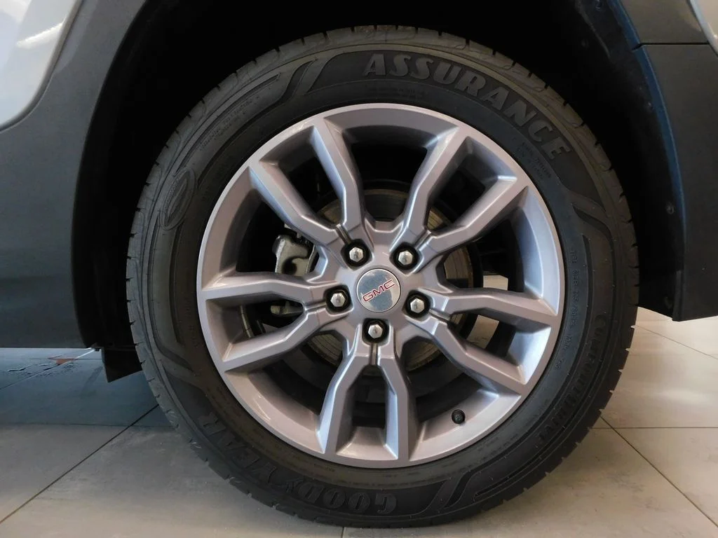 Used 2023 Sterling GMC SLT image 11