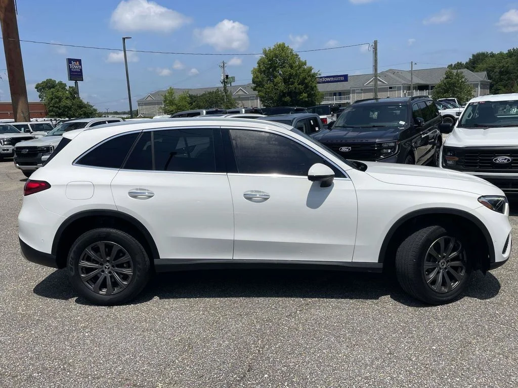 Used 2024 White Mercedes-Benz GLC 300 image 2