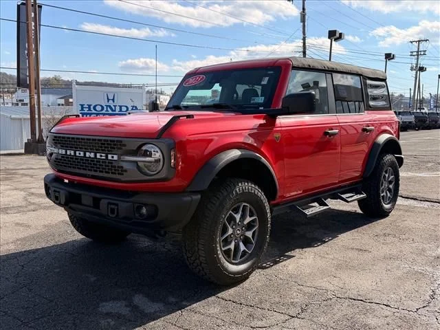 Used 2023 Red Ford Badlands image 8